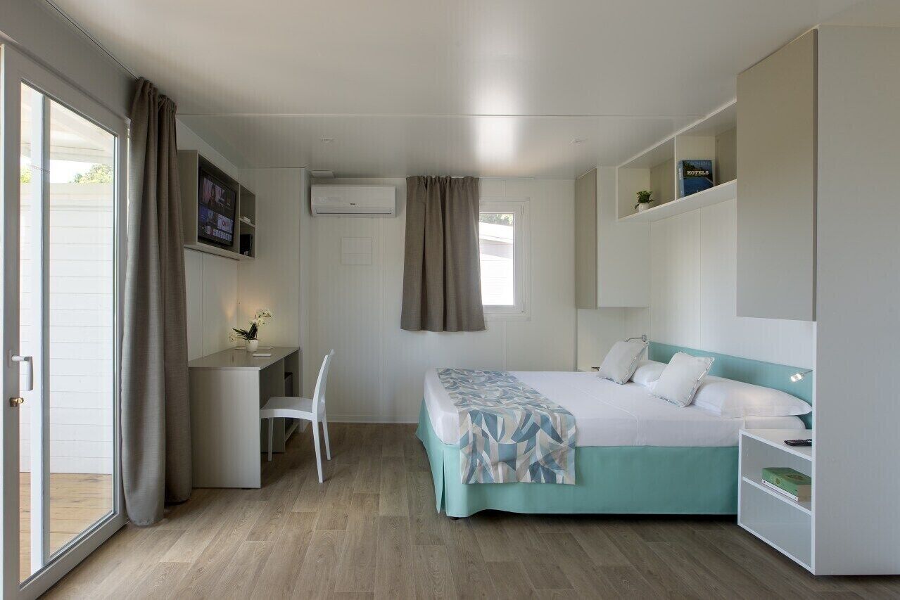 Casa mobile familiare, 1 letto queen, non fumatori | 1 camera, una cassaforte in camera, una scrivania, tende oscuranti