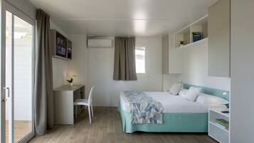 Casa mobile familiare, 1 letto queen, non fumatori | 1 camera, una cassaforte in camera, una scrivania, tende oscuranti