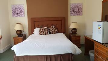 Desk, soundproofing, iron/ironing board, free WiFi