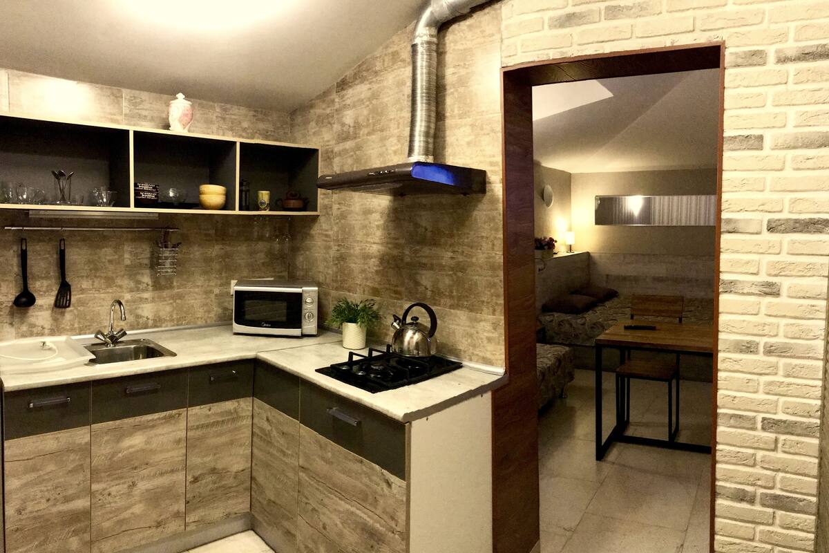 Apartment (Triple room) | Schreibtisch, Bügeleisen/Bügelbrett, kostenloses WLAN, Rollstuhlgeeignet