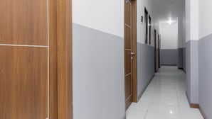 Unclassified image, 2 of 47, button - RedDoorz near Mall Of Indonesia (Jakarta)