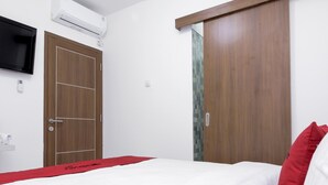 Unclassified image, 4 of 47, button - RedDoorz near Mall Of Indonesia (Jakarta)