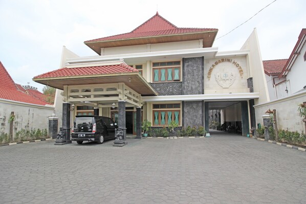 Front of property - RedDoorz near XT Square Yogyakarta (Yogyakarta)