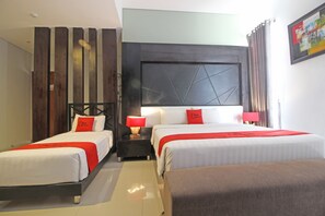 Family Room | Desk, free WiFi, bed sheets - Reddoorz Premium near Sleman City Hall (Sleman)