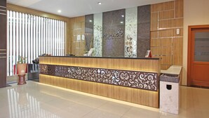 Reception - Reddoorz Premium near Sleman City Hall (Sleman)