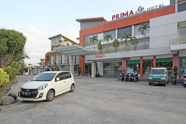 Front of property - Reddoorz Premium near Sleman City Hall (Sleman)