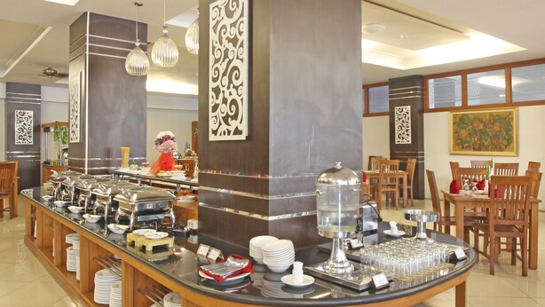 Restaurant - Reddoorz Premium near Sleman City Hall (Sleman)