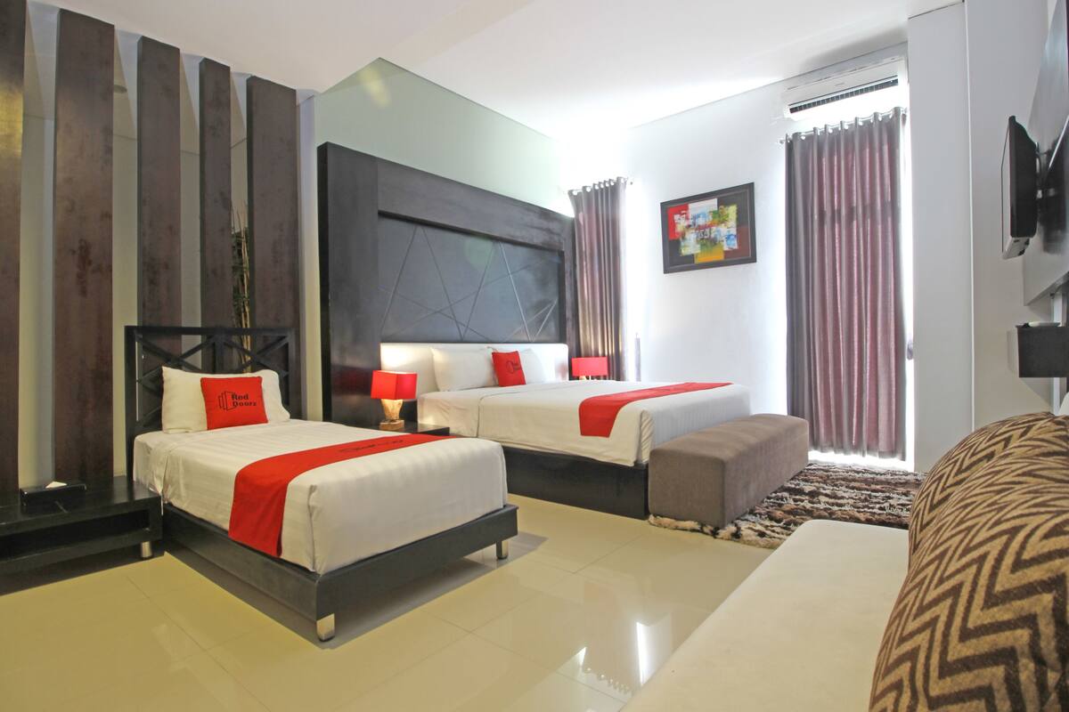 Family Room | Desk, free WiFi, bed sheets