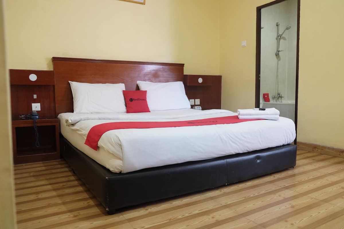Desk, free WiFi, bed sheets