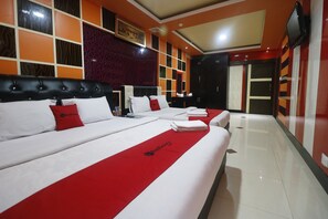 Premium Room | Desk, free WiFi, bed sheets - RedDoorz Plus near DC Mall Batam (Batam)