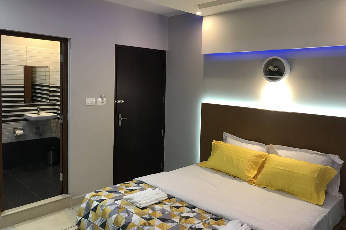 1 bedroom, individually furnished, desk, rollaway beds
