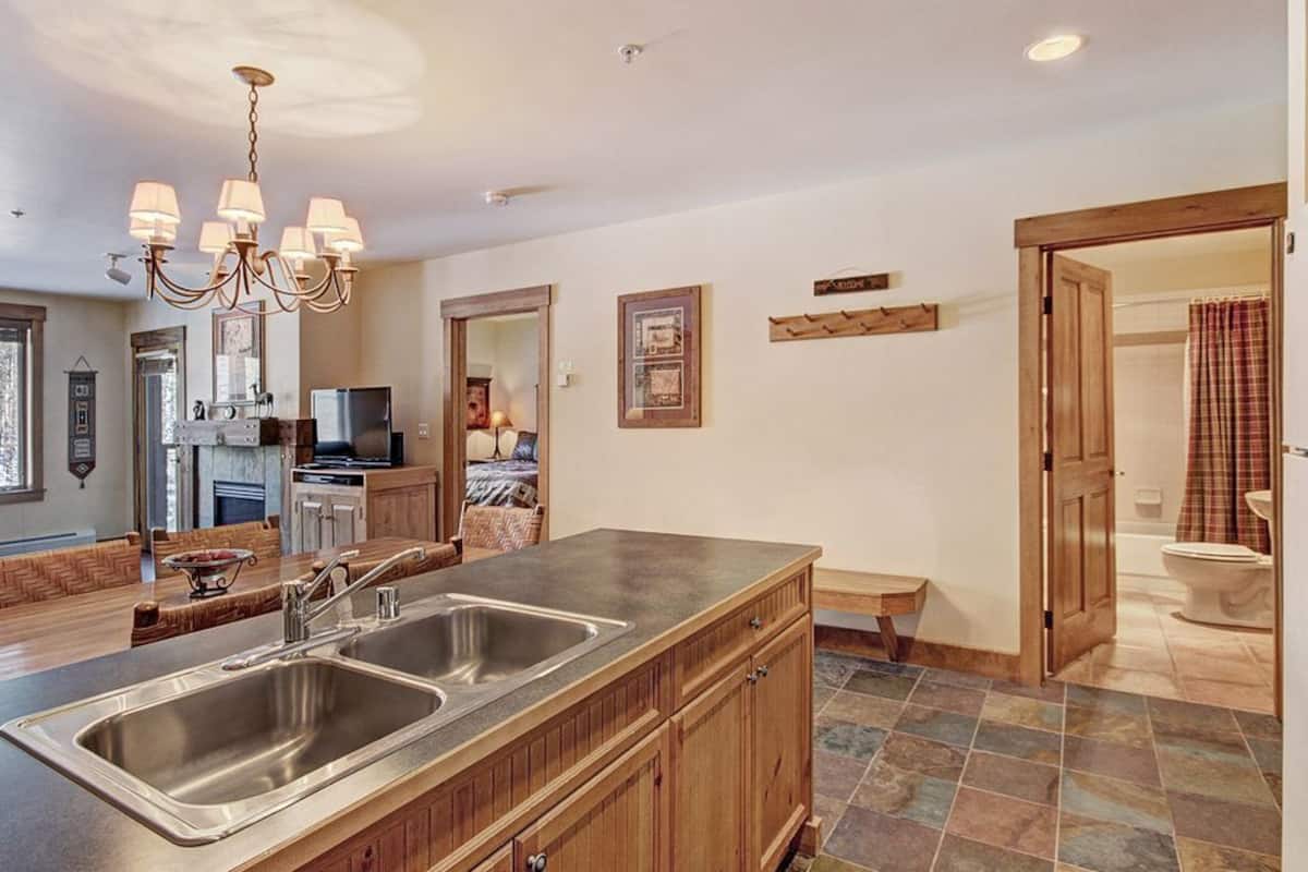 Condo, 1 Bedroom, Non Smoking | Private kitchen | Fridge, microwave, oven, stovetop
