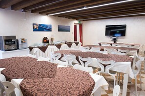 Free daily buffet breakfast