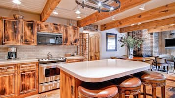 Condo, 2 phòng ngủ, không hút thuốc | Bếp riêng | Tủ lạnh, lò vi sóng, bếp nấu, máy rửa bát
