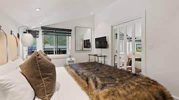 Condo, 2 Bedrooms, Non Smoking | Individually decorated, individually furnished, iron/ironing board