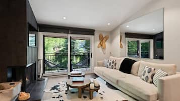 Condo, 3 Bedrooms, Non Smoking | Living room | Flat-screen TV