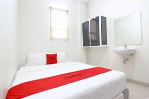 Desk, free WiFi, bed sheets