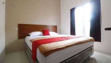 Desk, free WiFi, bed sheets