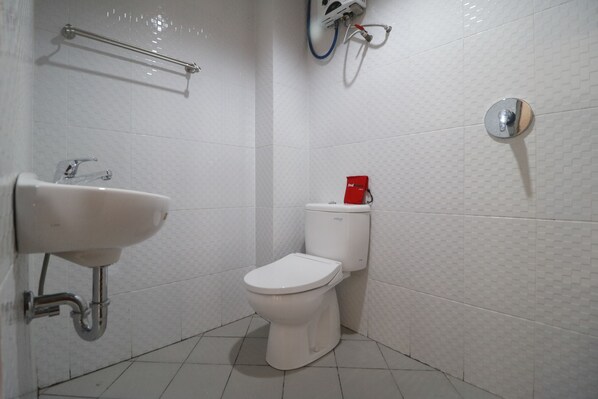 双人房 | 浴室 | 淋浴设施、免费洗浴用品、毛巾