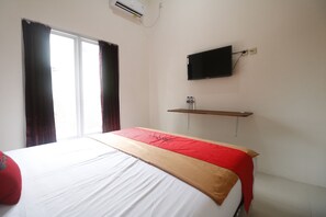 双人房 | 办公桌、免费 WiFi、床单