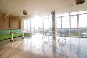 Lobby sitting area - RedDoorz near Terminal Batu Ampar (Balikpapan)