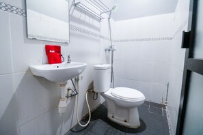 A bathroom with a white sink, toilet, and shower. - RedDoorz near Terminal Batu Ampar (Balikpapan)