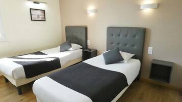 Twin Room, 2 Twin Beds, Non Smoking | Desk, blackout drapes, soundproofing, cribs/infant beds