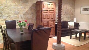 Ferienhaus, 6 Schlafzimmer | Wohnzimmer | Fernseher