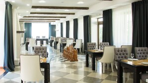 Family dining - Aquarius (Khodosivka)