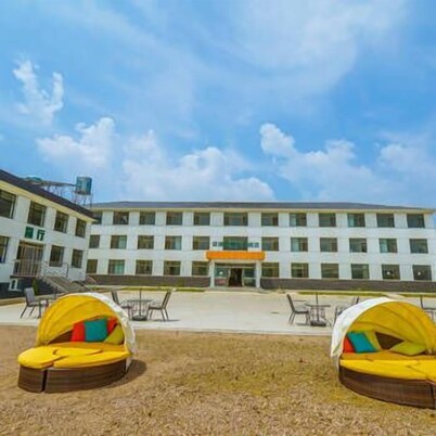 Yijie Holiday Chain Hotel
