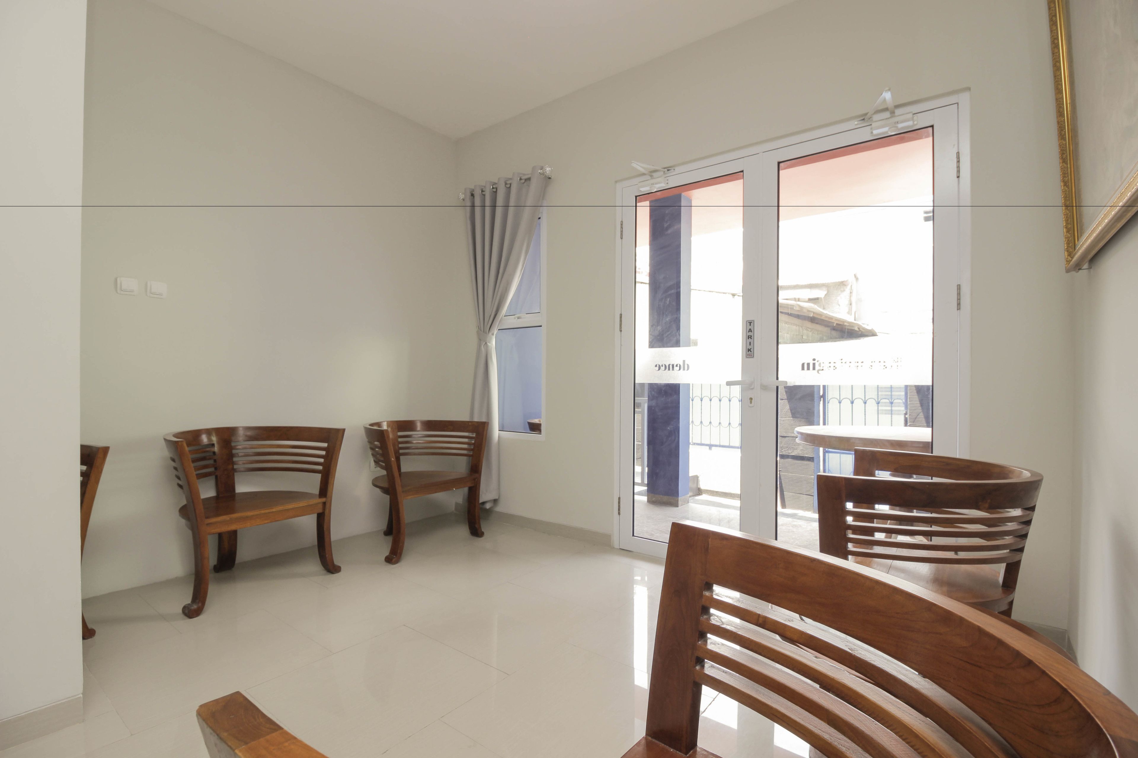 Foto - RedDoorz Syariah near Metropolitan Mall Bekasi