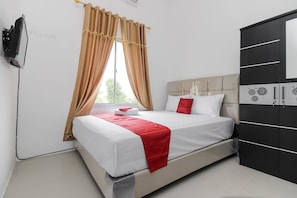 Desk, free WiFi, bed sheets