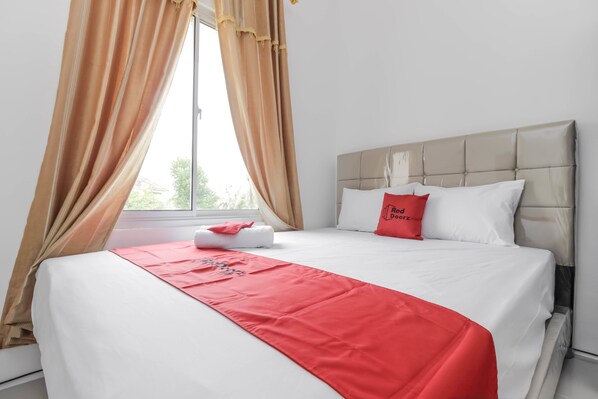 Desk, free WiFi, bed sheets