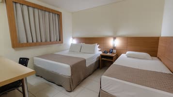 Quarto triplo (Casal) | Frigobar, escrivaninha, cortinas blackout, Wi-Fi de cortesia