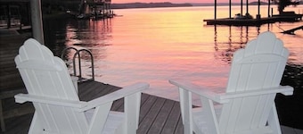 Water Toys & Pet Friendly! Come Visit "Mellow Yellow"!