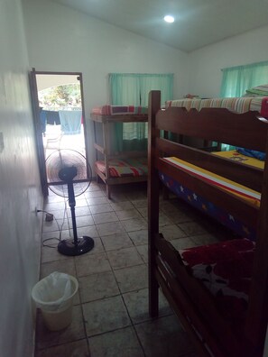 베이직 공용 도미토리, 남녀공용 도미토리, 전용 욕실, 마당 | 객실에서 보이는 전망