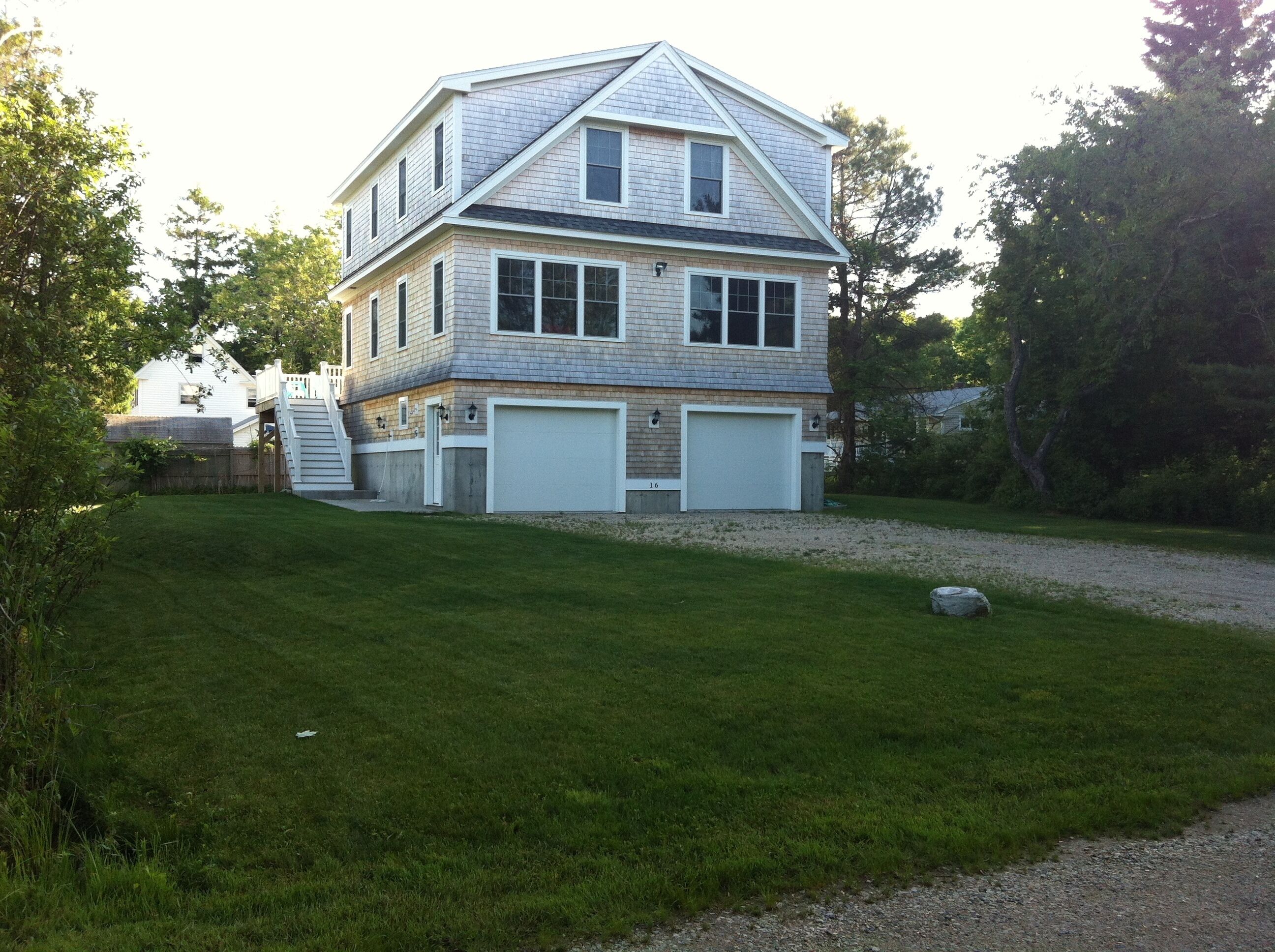 1 Block to Beach -large deck overlooking  beautiful  yard - Cul-de-sac