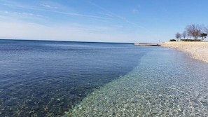 Beach nearby, sun-loungers, beach towels