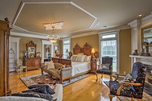 Interior - Historic Cedar Hill Mansion on Large Farm w/ Pool! (Cedar Hill)