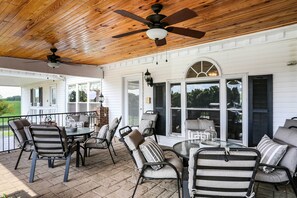Outdoor dining - Historic Cedar Hill Mansion on Large Farm w/ Pool! (Cedar Hill)