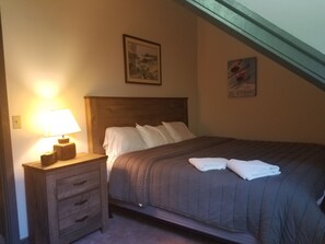 2 bedrooms, desk, free WiFi, bed sheets