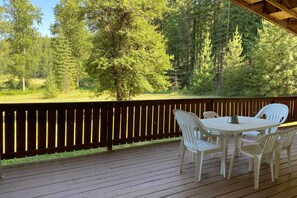 Outdoor dining - Private 2-Acre Retreat w/ MTN Views, Walk to River (St. Maries)