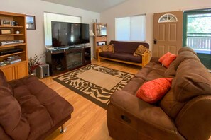 TV, DVD player, books, video library - Private 2-Acre Retreat w/ MTN Views, Walk to River (St. Maries)