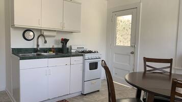 KylskÄp, mikrovÄgsugn, ugn och spishÀll