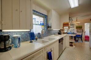 Fridge, microwave, stovetop, dishwasher - Spacious San Antonio Home ~ 5 Mi to Downtown! (San Antonio)