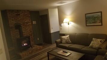 Televisie en een open haard