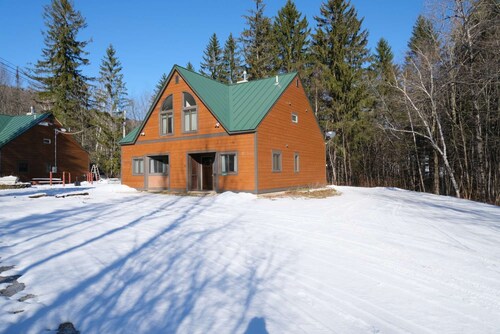 ☆ SKI ON & OFF ☆ Spruce Glen C on Great Eastern Trail w/AC, Fireplace, Sauna
