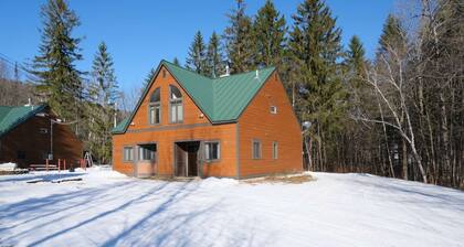 ☆ SKI ON & OFF ☆ Spruce Glen C on Great Eastern Trail w/AC, Fireplace, Sauna