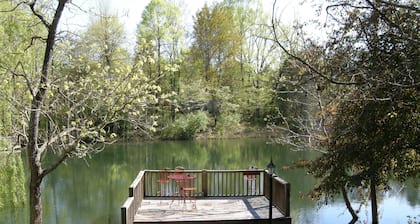 Lake Cumberland vacation home, overlooking private fishing pond