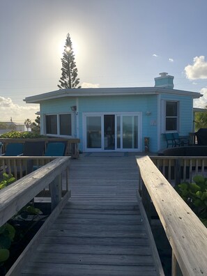 Terrace/patio - Awesome direct ocean beach house! (cocoa beach)